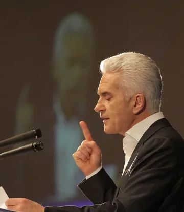 Атака протестира пред бТВ