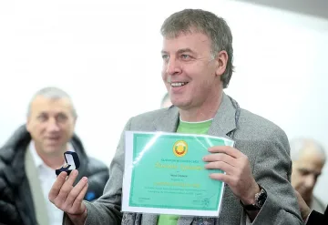 Сираков чака обаждане от Батков