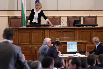 Манолова потуши скандал между Атака и СКАТ