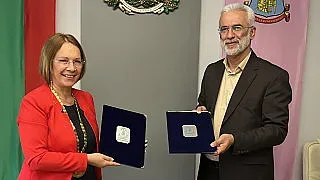 Иранския град Кашан от днес е част от голямото международно семейство на Казанлък