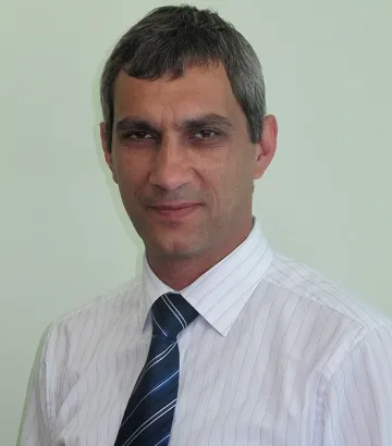 Девня пред фалит