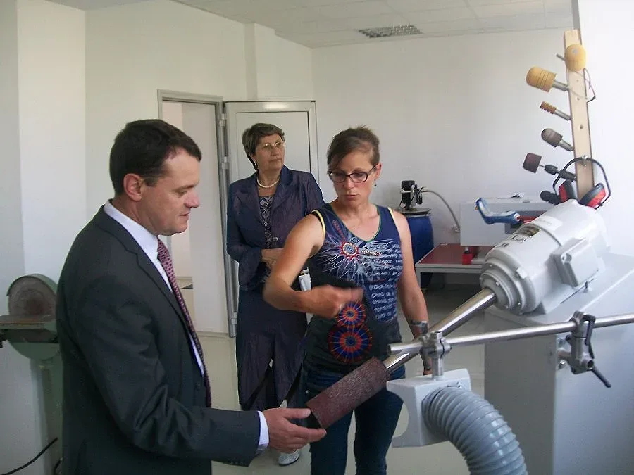 Благодарни хлапета откриха ортопедична работилница