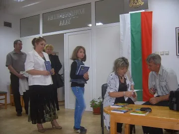 Румен Стоичков  представи „Преди забравата” в Кърджали 