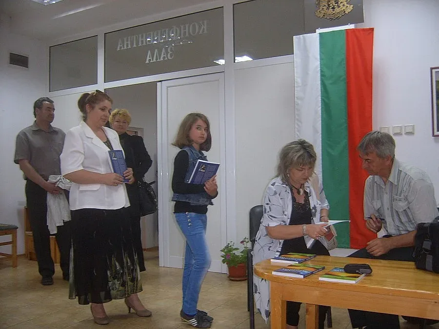 Румен Стоичков представи „Преди забравата” в Кърджали