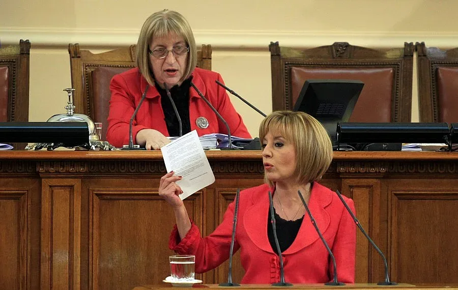 Цачева и Манолова спориха за работата на парламента