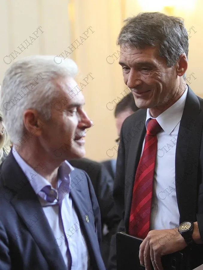 Час полет с правителствения самолет струвал $2500