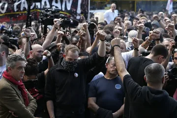 Протест заля Париж след убийство на студент