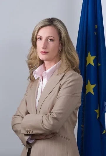 Златанова иска ЕК да не наблюдава Темида