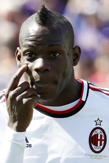 Балотели и Болт се хванаха за гушите