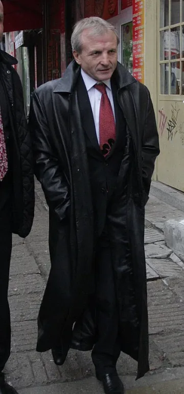 Фенове бранят Ганчев с тела