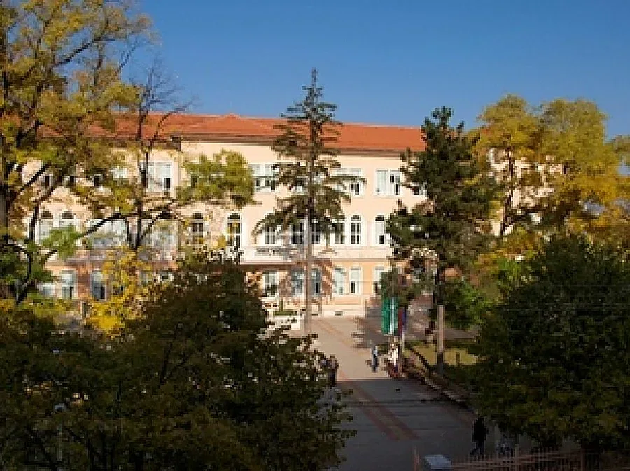 Стрелят по ученици в голямото междучасие