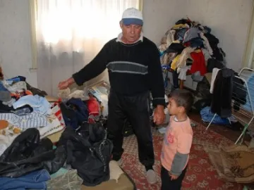 Оперираха успешно съпругата, която спаси мъжа си с прегръдка 