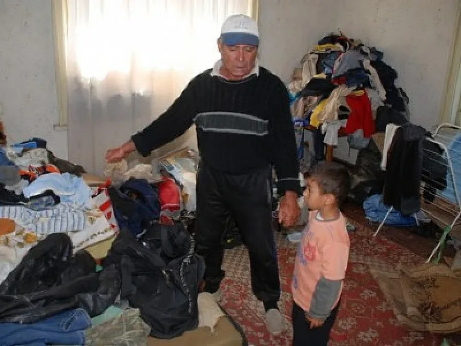 Оперираха успешно съпругата, която спаси мъжа си с прегръдка