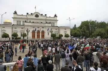 Протестиращи дават 90 дни шанс на кабинета