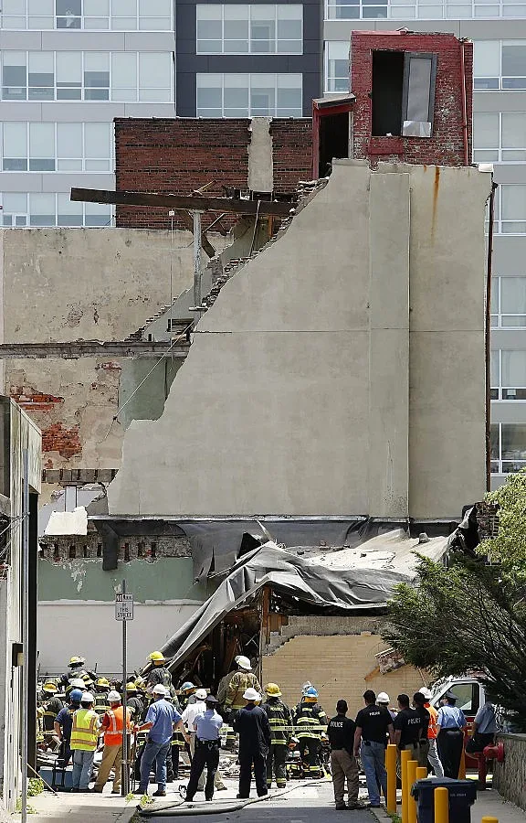 Шестима загинаха при рухване на сграда във Филаделфия