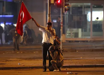 Турция арестувала двама родни блогъри