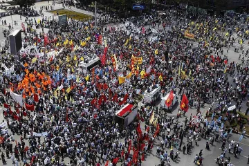 Отново сълзотворен газ срещу турския бунт