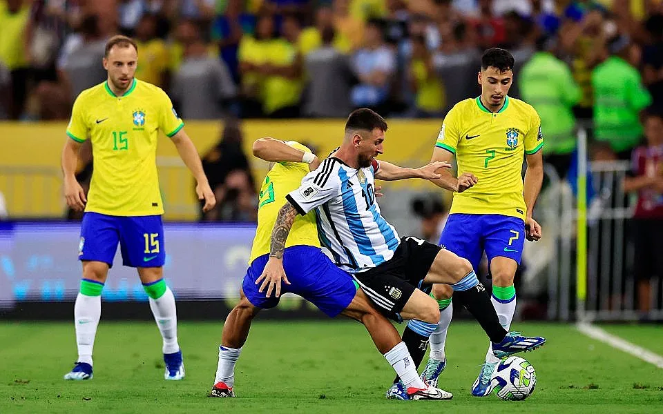 ТОП 10 на най-скъпите футболни треньори. Един е недостижим