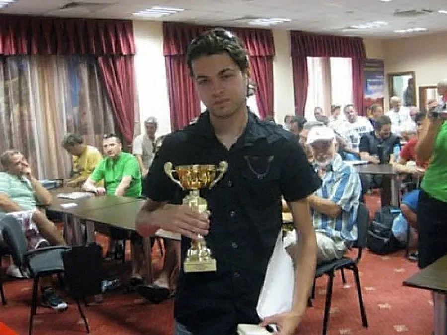 Скандален шахматист ще се доказва в бункер