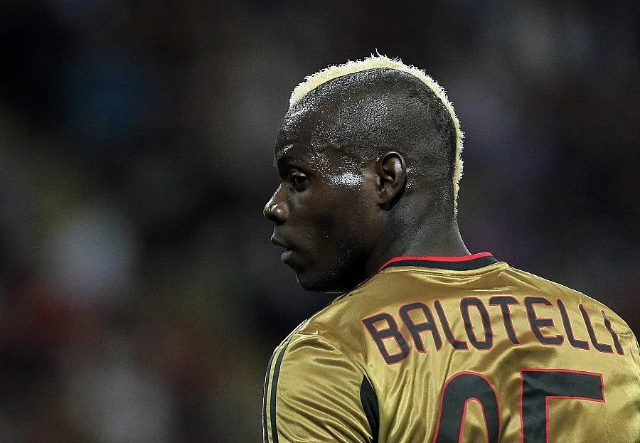 Балотели с обувки против стрес срещу България