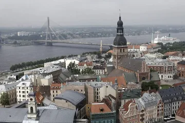 Латвия приема еврото от 2014 година