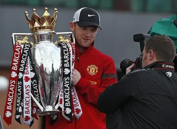 ВИДЕО: Рууни представи новите екипи на "Юнайтед"