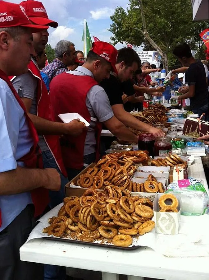 Трети загинал от сблъсъците в Турция