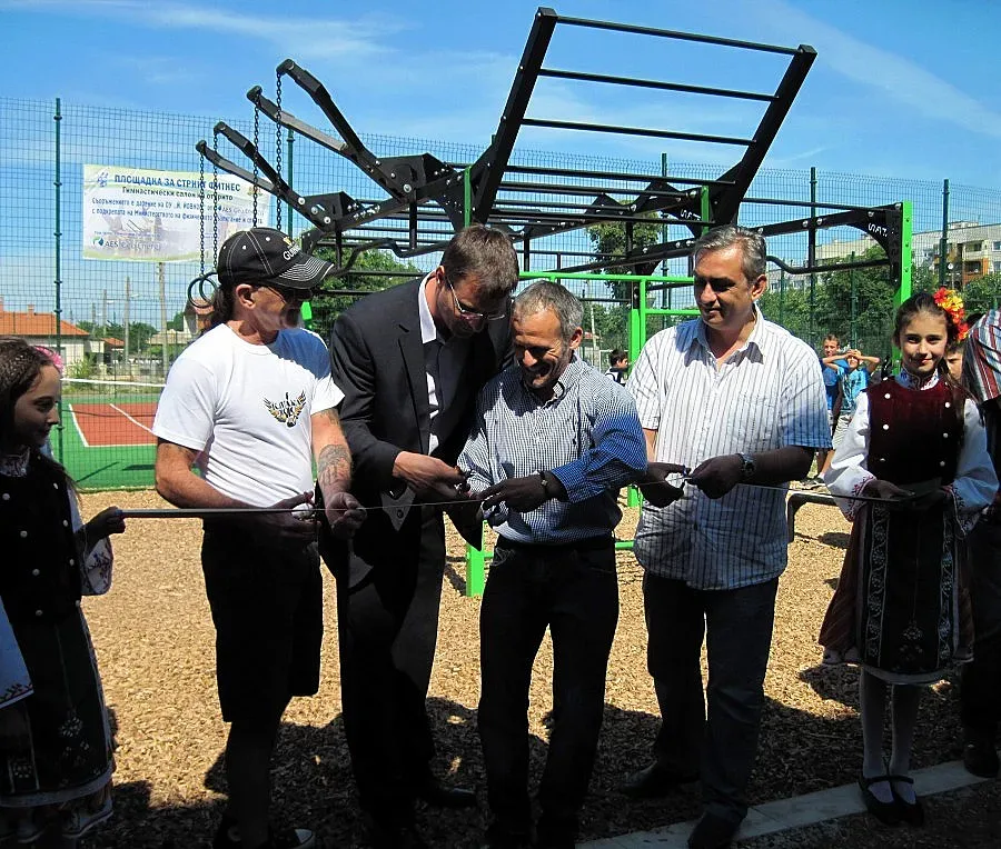 Гимнастик, рокаджия, кмет и инвеститор рязаха лента