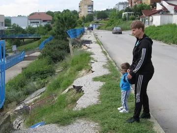 Опасно свлачище плаши жителите на Русе