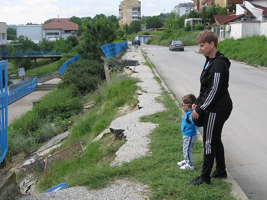 Опасно свлачище плаши жителите на Русе