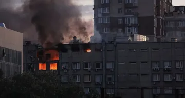 Мощна руска атака по Киев. Ракети поразяват жилищни квартали