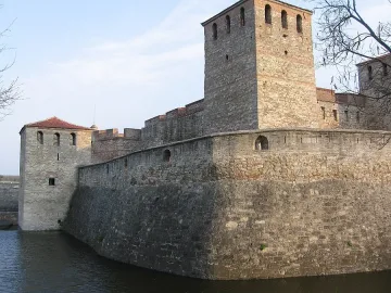 Иманяри дупчат крепостта „Баба Вида"