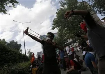 Турският вицепремиер се извини на протестиращите