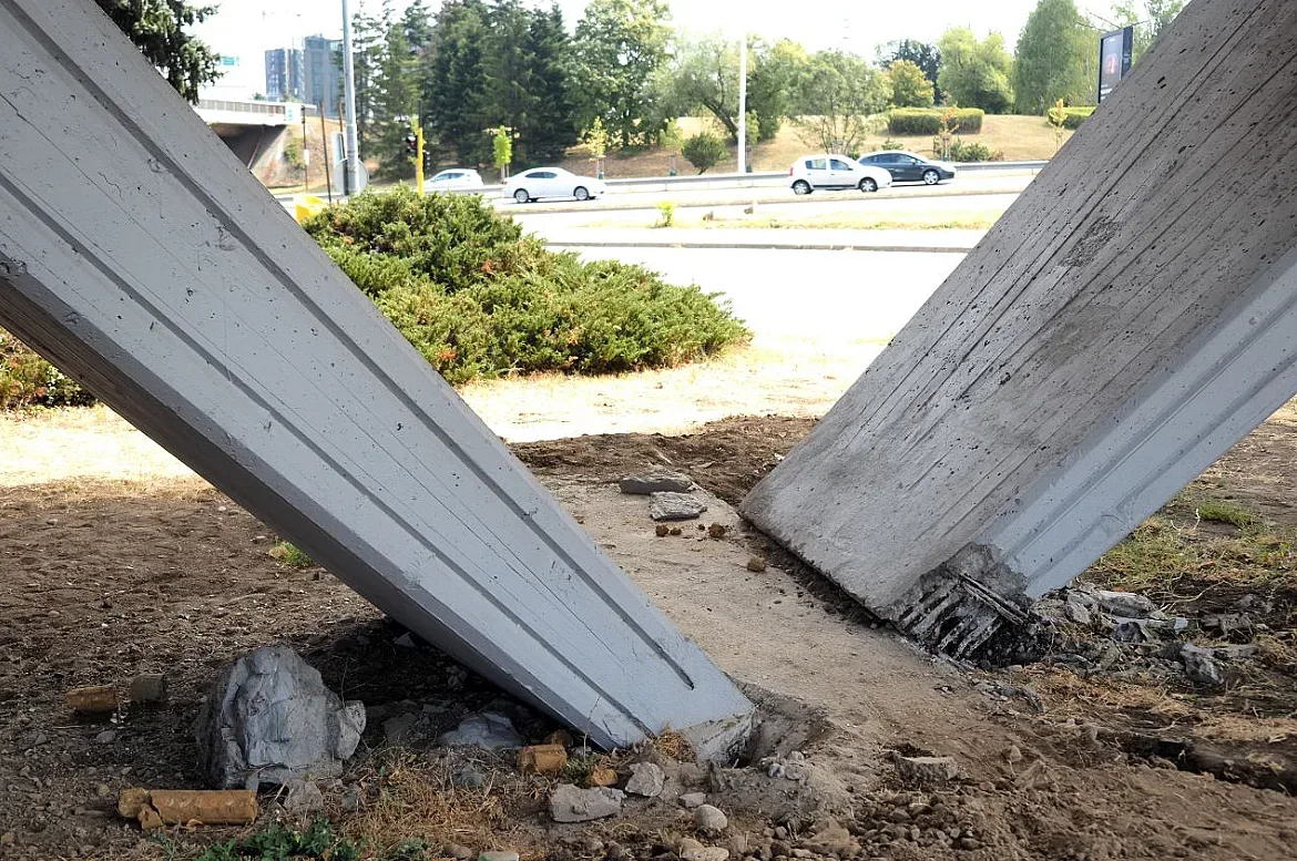 Опасност! Мостът на бул. 'България' затворен за неопределен срок