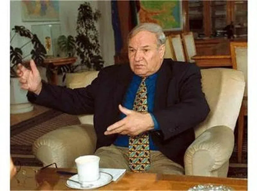 СМРЪДЛЬО! Не спирай, когато си гладен!