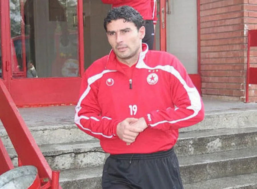 Трика увърта за Петев