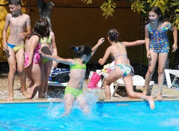 Третокласници се гмуркаха за „Плувно лято“