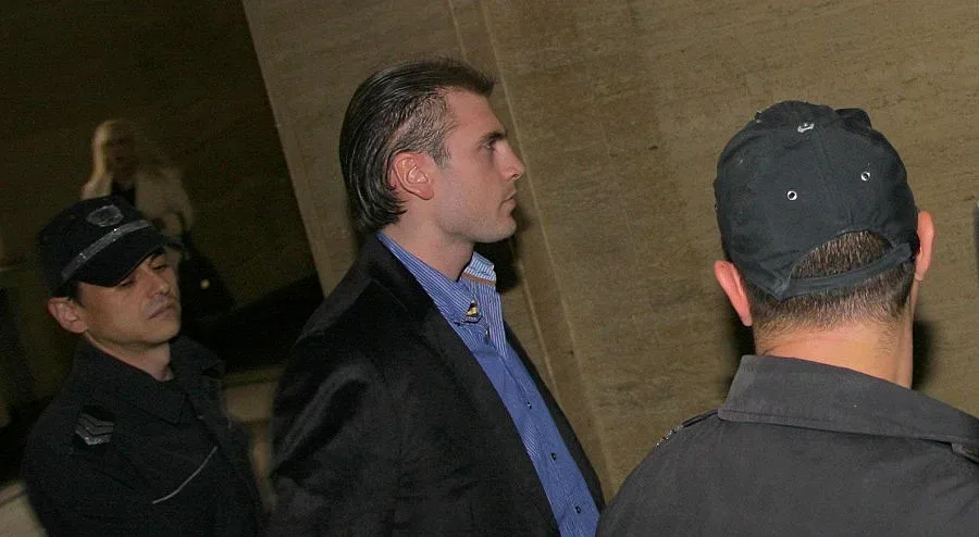 Октай подслушван в килията