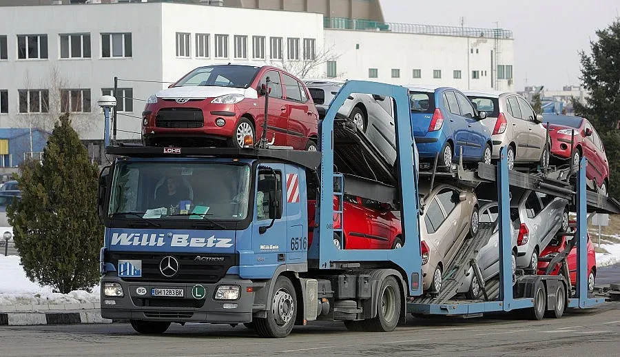 Българин е задържан в Хърватия с автовоз с откраднати коли