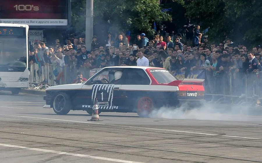 Центърът на София прие Бързи и яростни