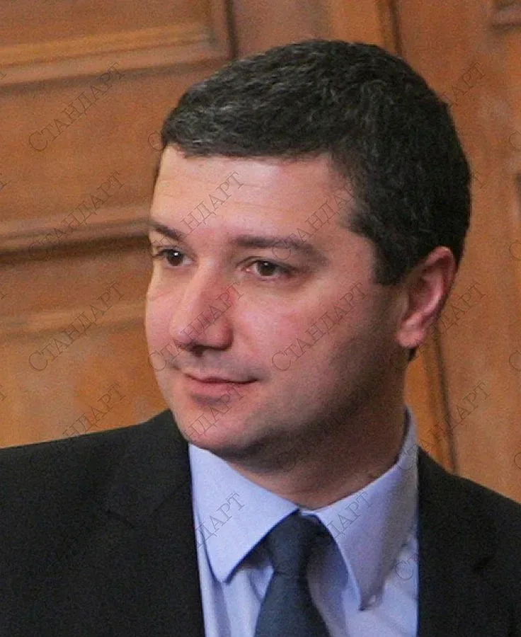 Нови мерки от стар министър