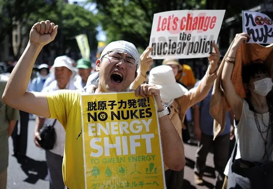 Хиляди протестират срещу ядрената енергетика в Токио