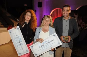 Елена Йончева грабна българския "Пулицър"