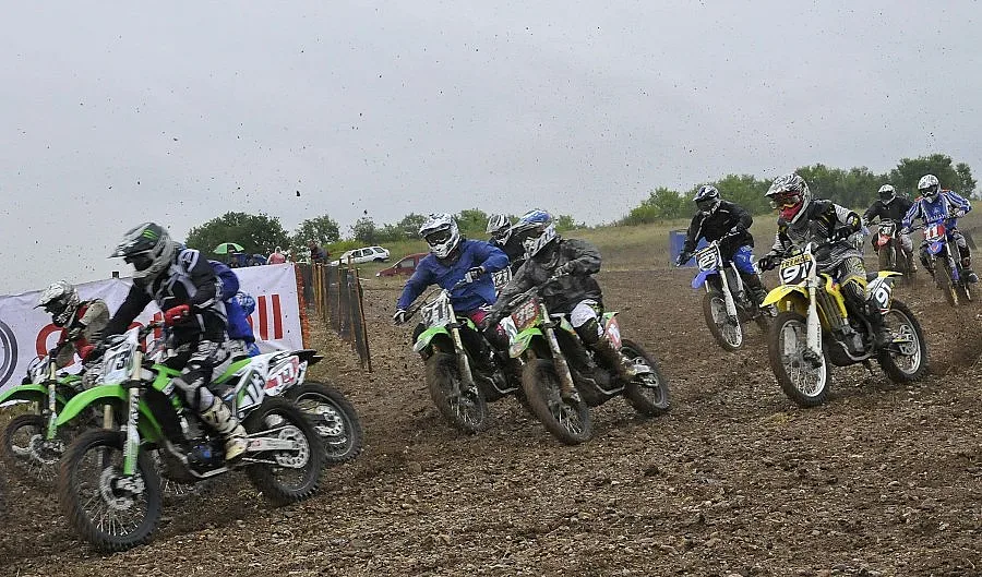 Унищожиха самолетни укрития заради мотописта край Сливен