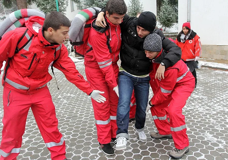 Младежи мерят сили по оказване на първа помощ 