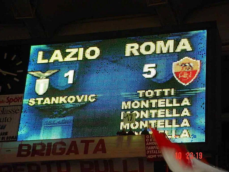 Феновете на "Рома" обсадиха шефовете