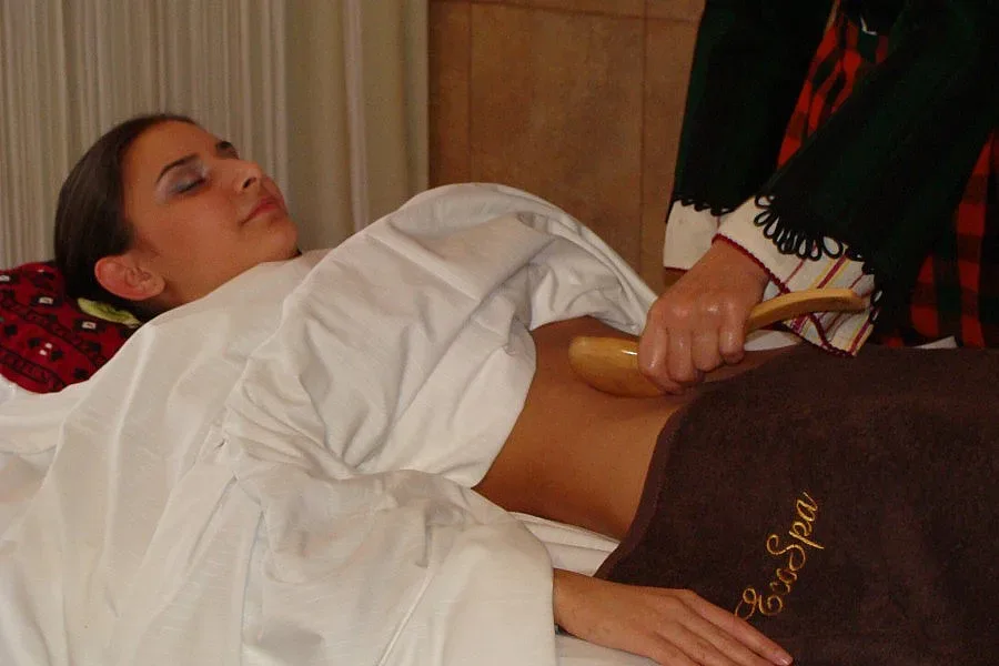 Дървени лъжици и масло от люти чушки ваят талия