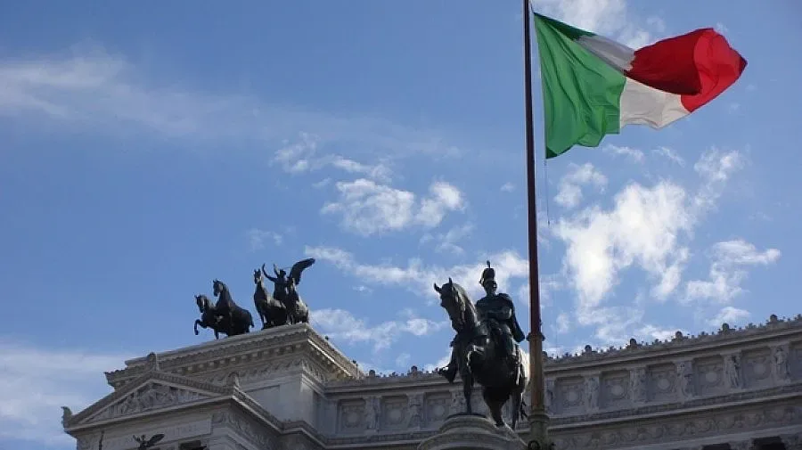 Италия спира парите за партиите