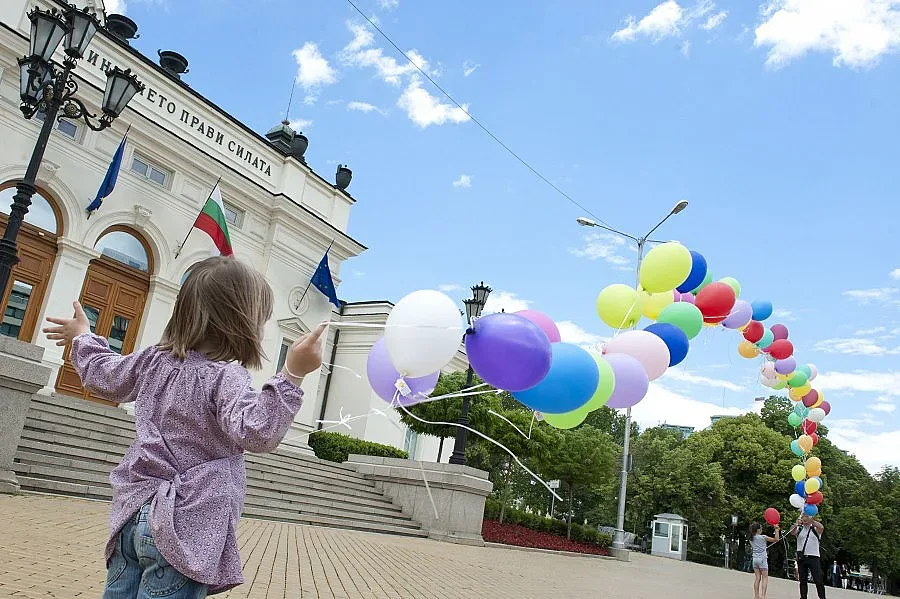 Бащи протестират за правата си в Деня на детето