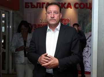 Найденов предвижда военно обучение в училищата